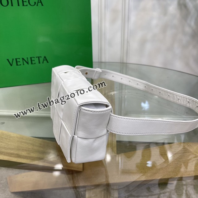 Bottega veneta高端女包 KF0023 寶緹嘉爆款白色CASSETTE腰包 BV經典款四格腰包/胸包/斜挎包/單肩包  gxz1396